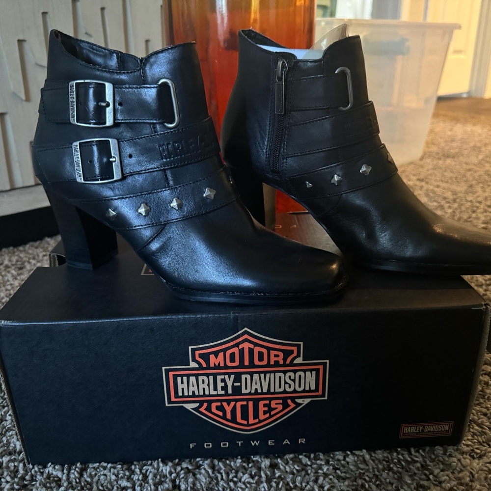 Black leather Harley Davidson boots